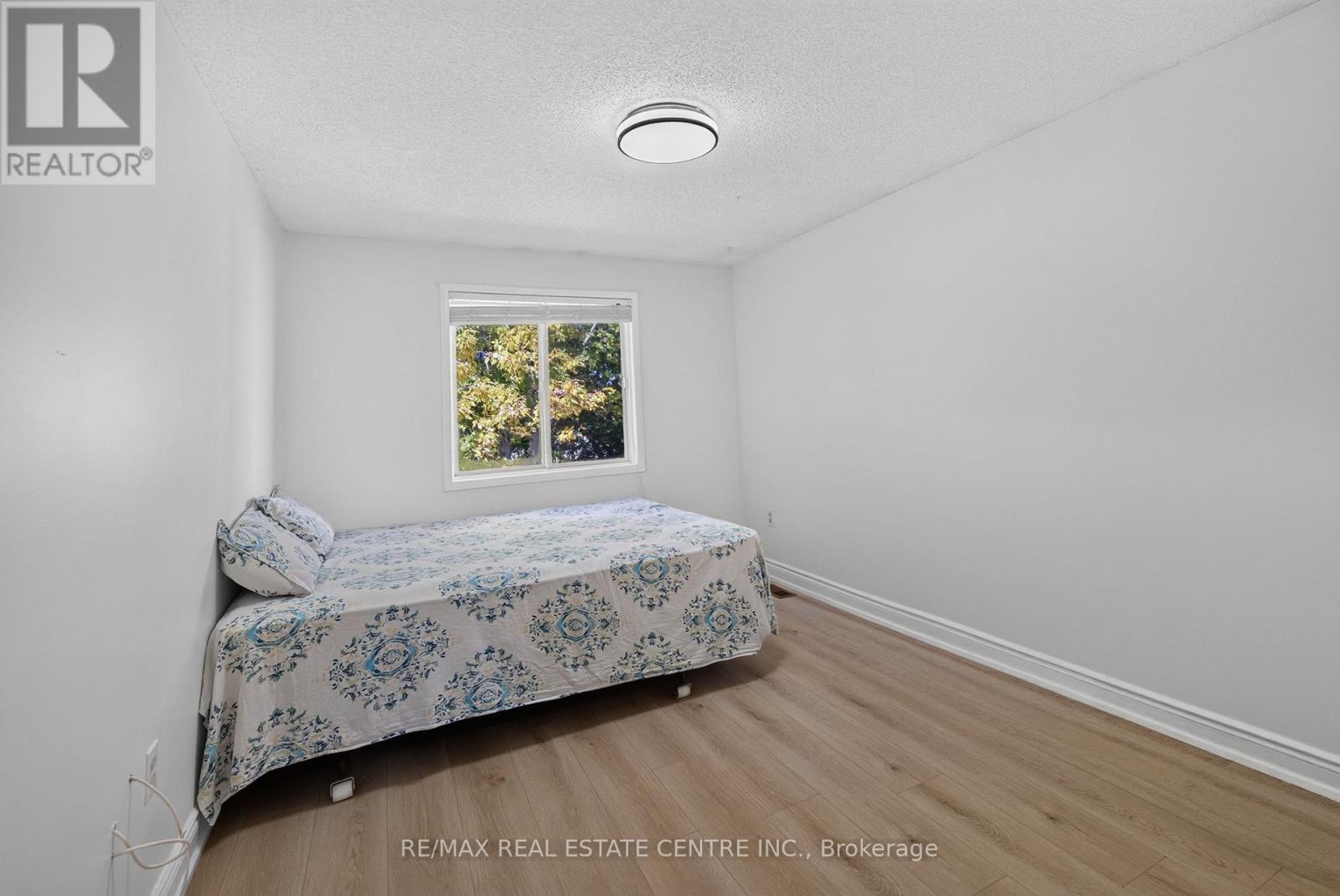 122 MOSS PLACE - 27