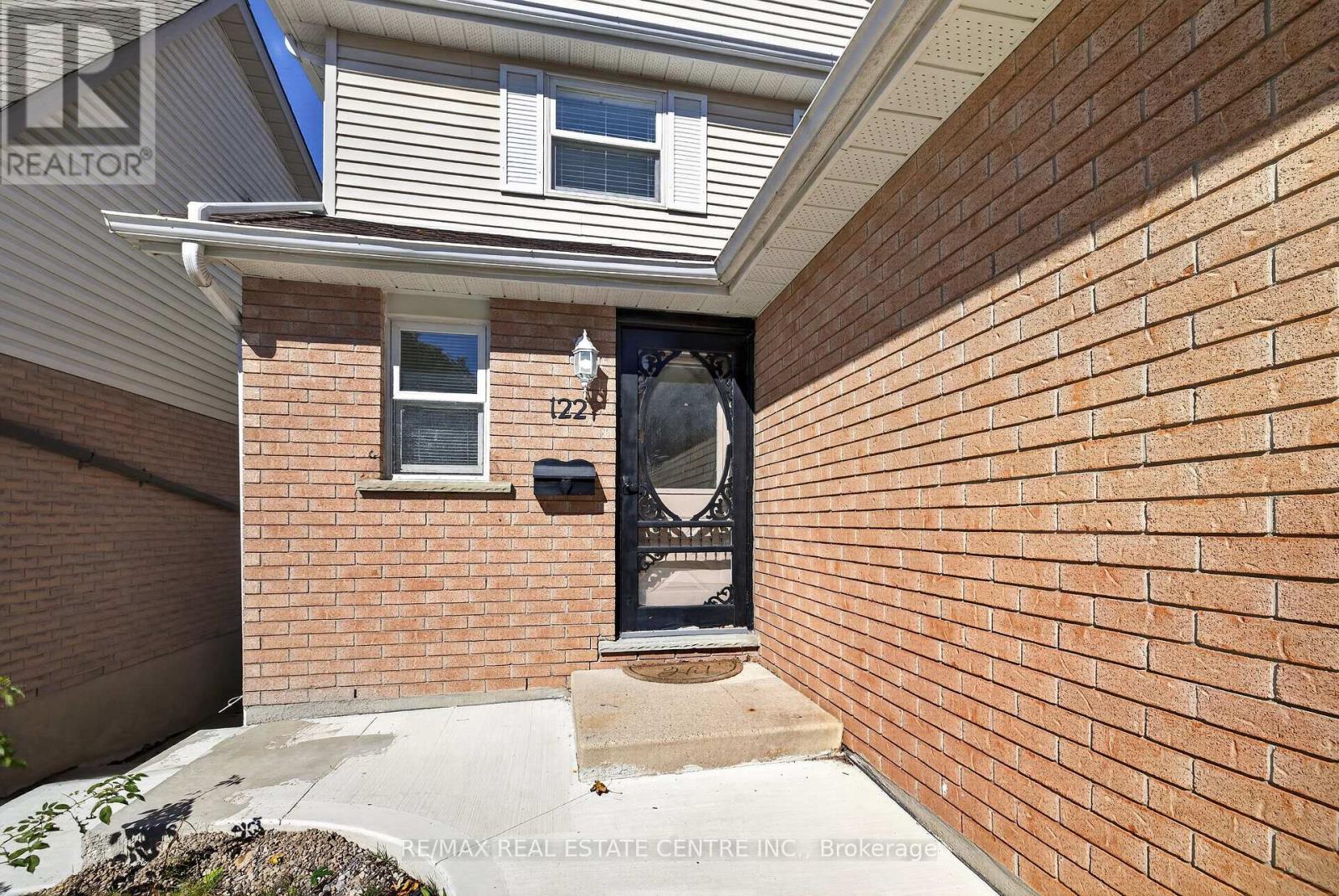 122 MOSS PLACE - 3