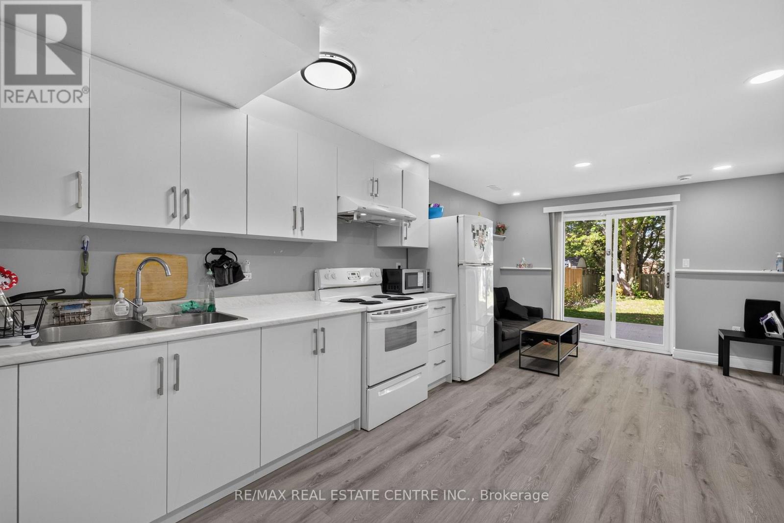 122 MOSS PLACE - 31