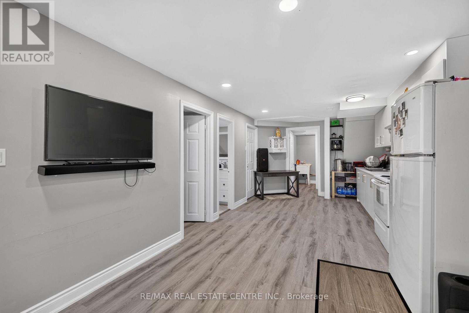 122 MOSS PLACE - 33