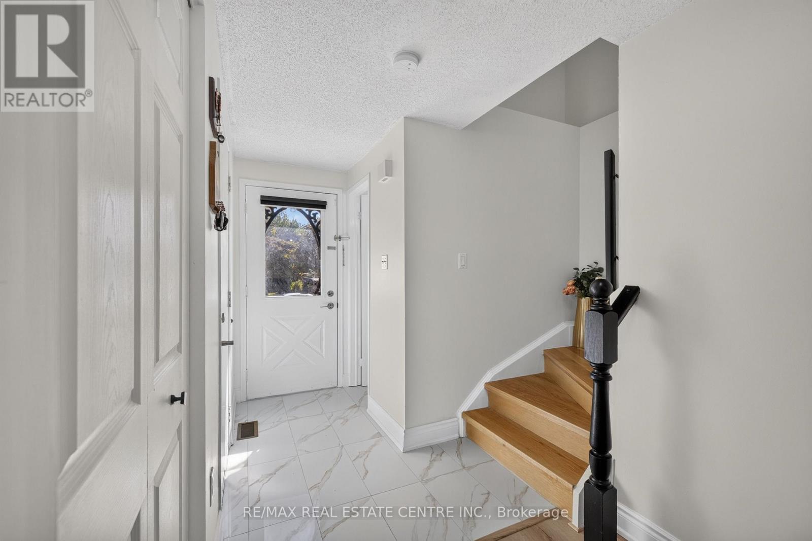 122 MOSS PLACE - 4