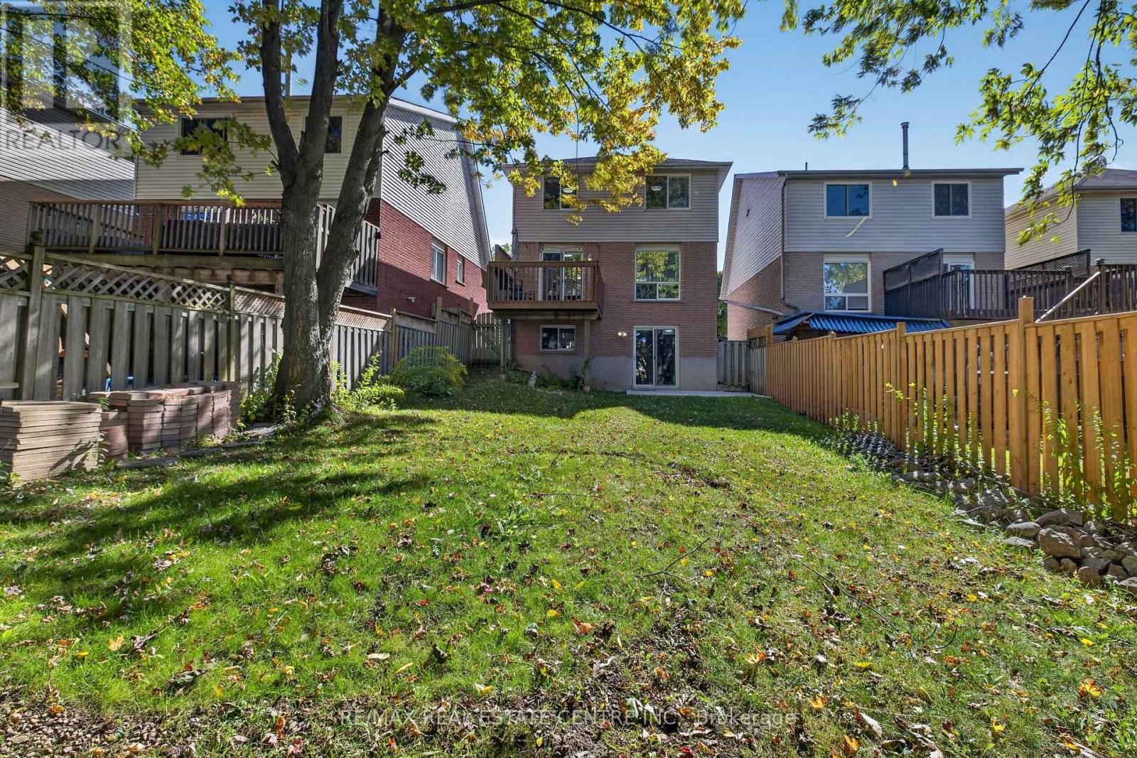 122 MOSS PLACE - 40