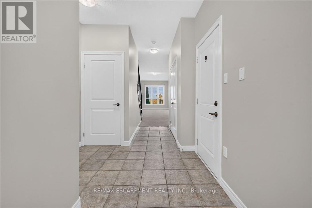 22- 8 Lakelawn Road, Grimsby, ON photo 5