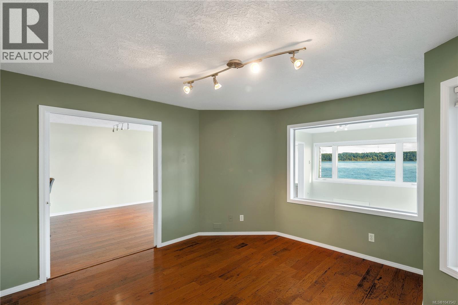 2 553 Island Hwy, Campbell River - Image 1