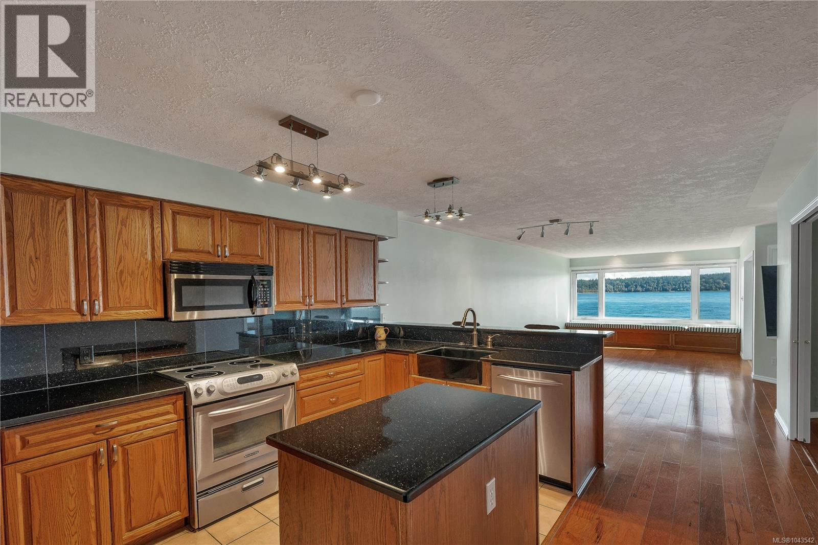 2 553 Island Hwy, Campbell River - Image 1