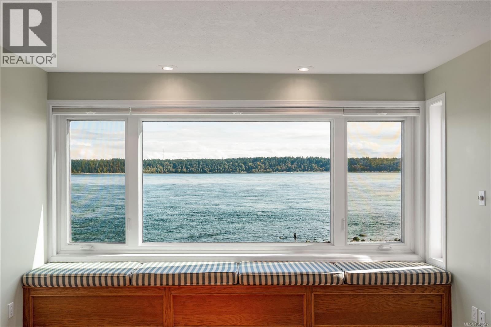 2 553 Island Hwy, Campbell River - Image 1