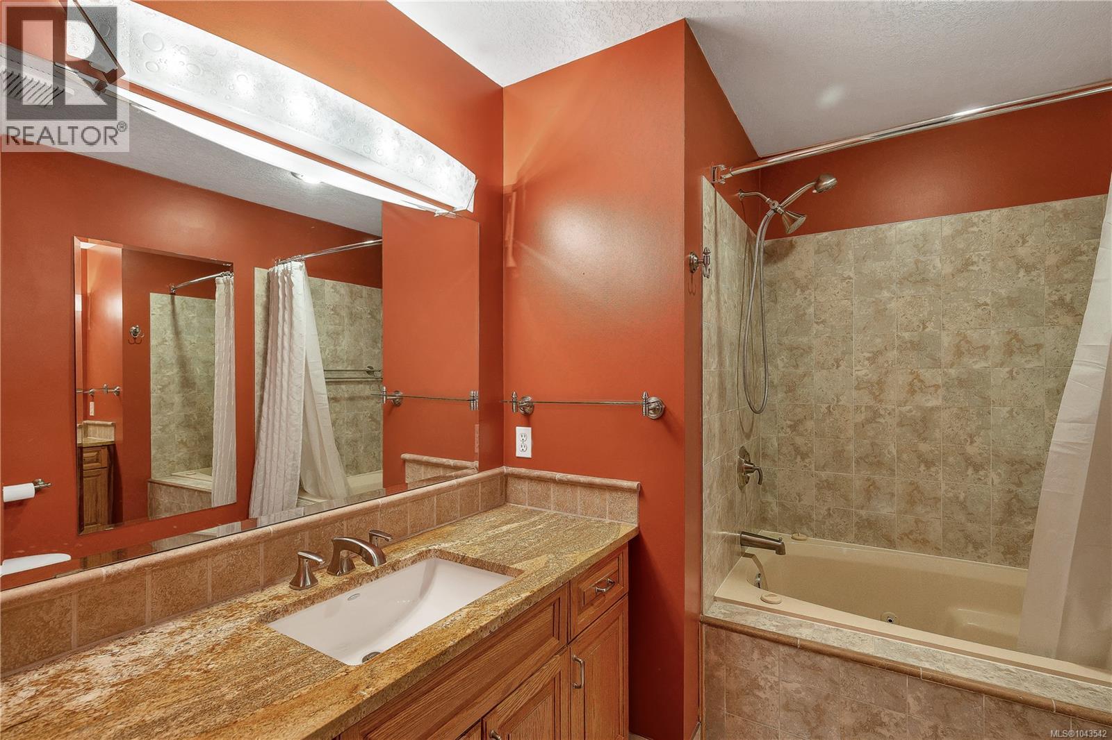 2 553 Island Hwy, Campbell River - Image 1