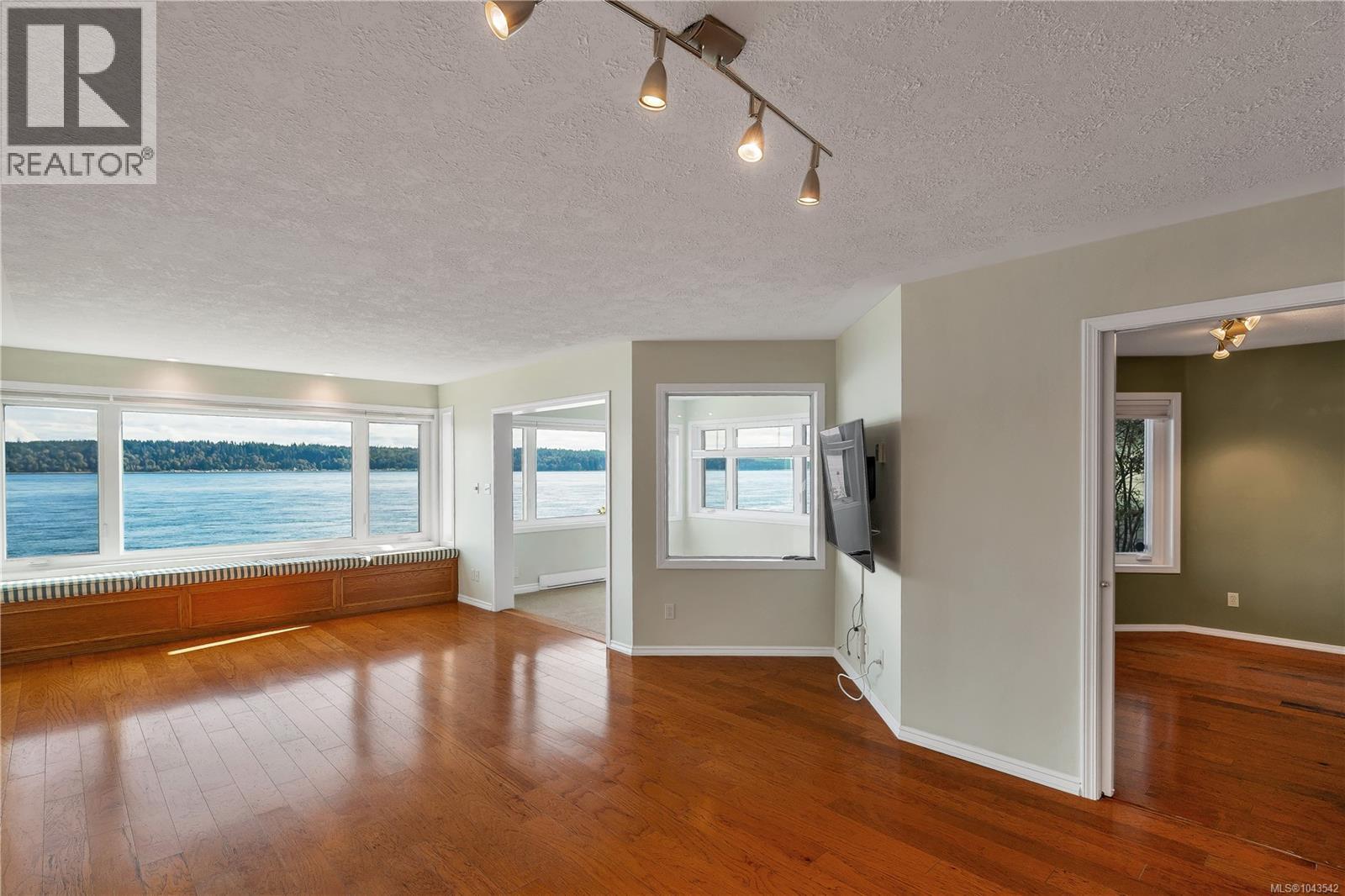 2 553 Island Hwy, Campbell River - Image 1