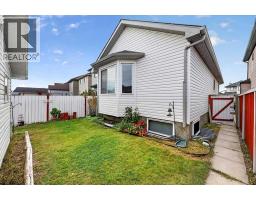 26 Saddlemead Way NE - photo 37