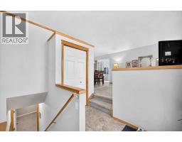 26 Saddlemead Way NE - photo 8