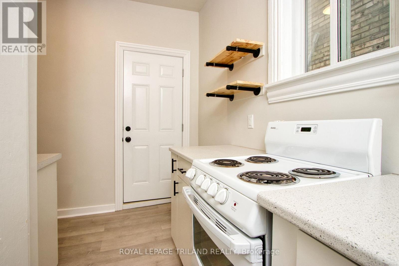 2 - 53 GLADSTONE AVENUE, St. Thomas — photo 5