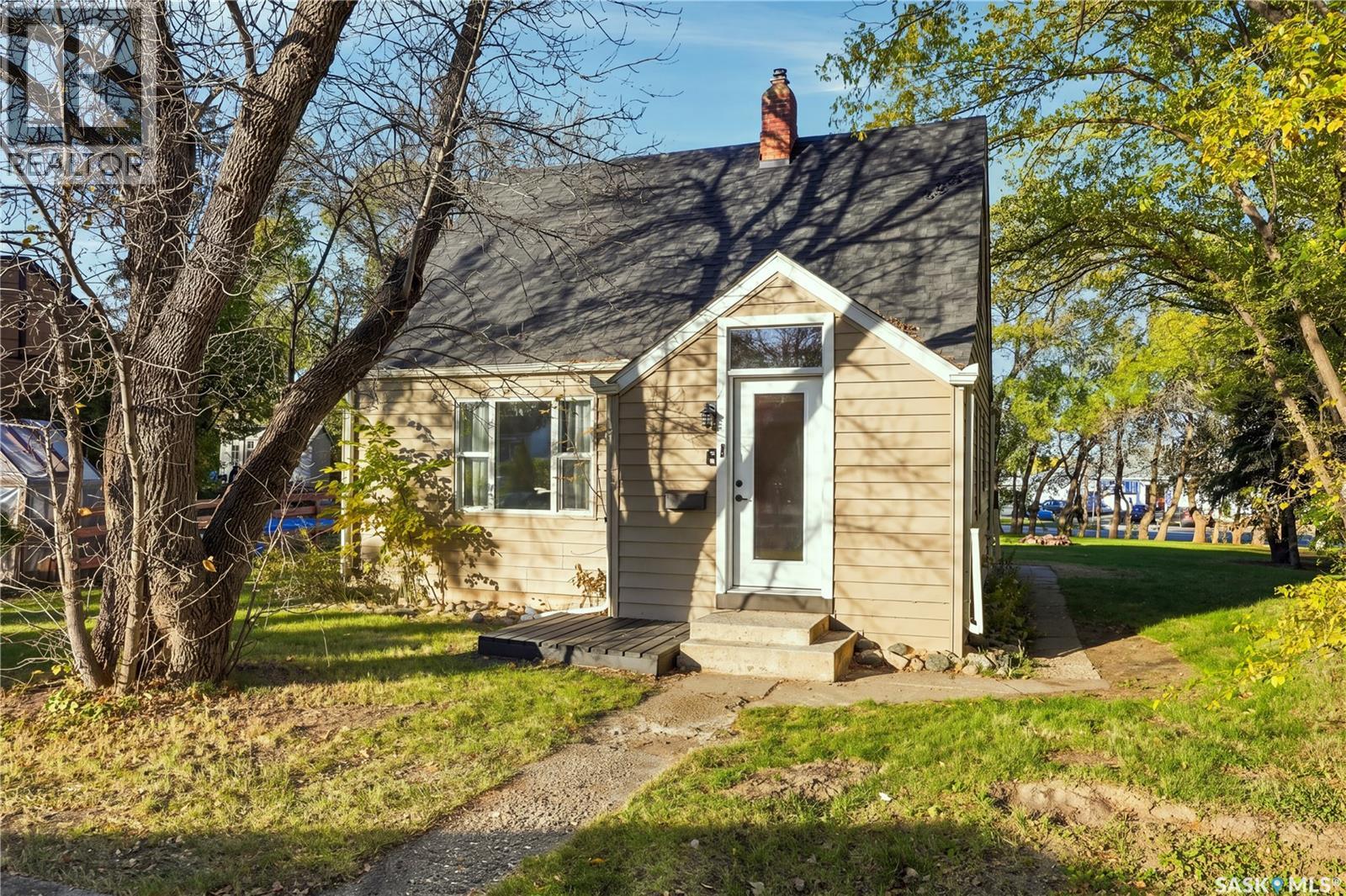 8 Connaught PLACE, Saskatoon