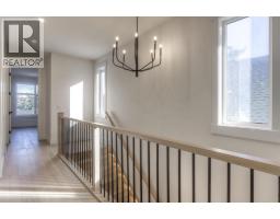 1028 18 Avenue NW - photo 11