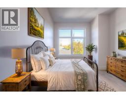 1028 18 Avenue NW - photo 19