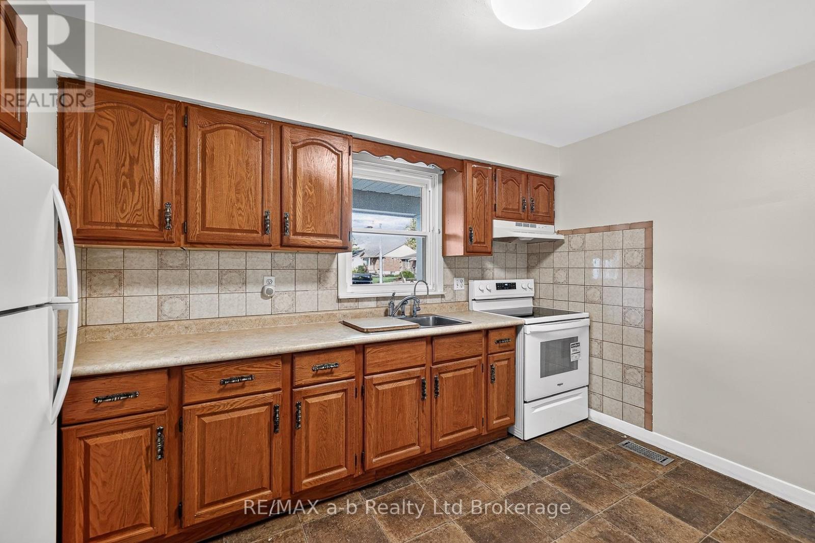 830 MAPLE AVENUE - 12
