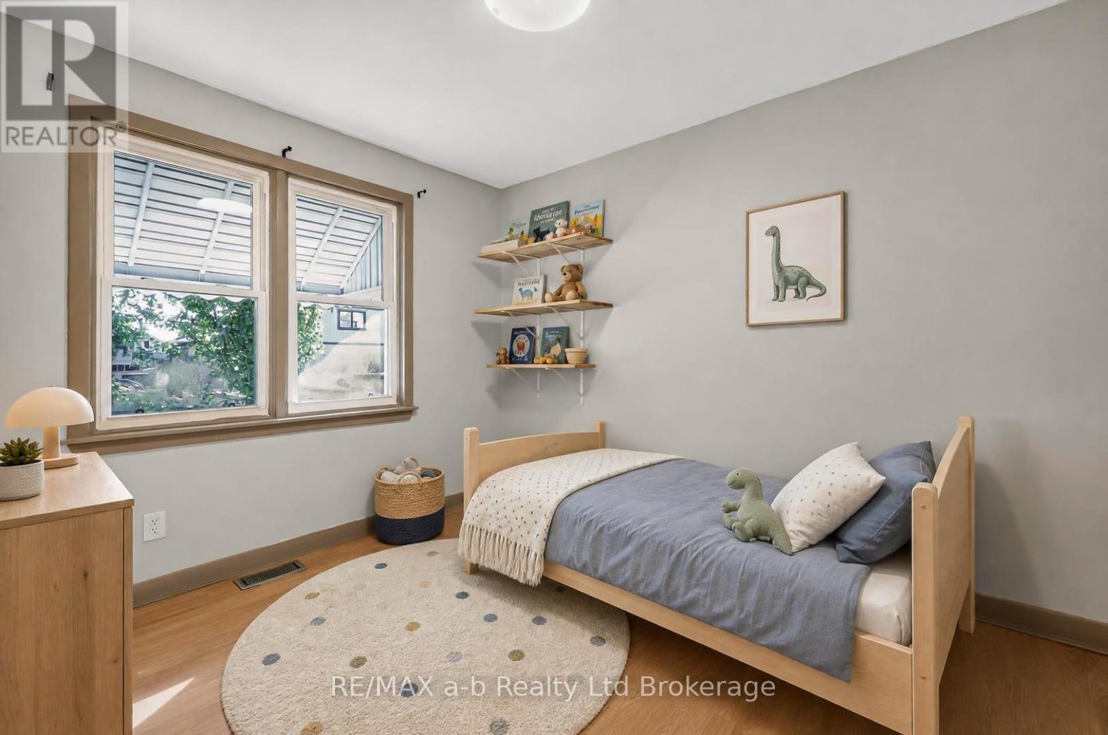 830 Maple Avenue — photo 18