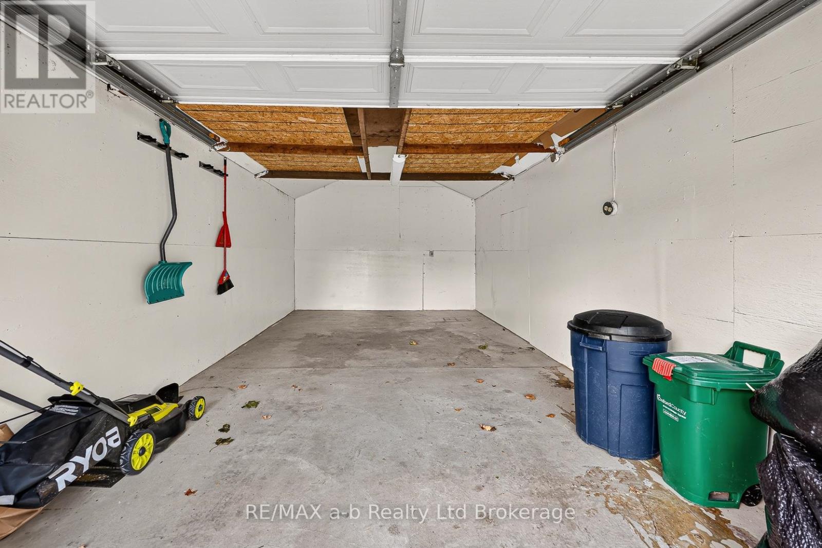 830 Maple Avenue — photo 39