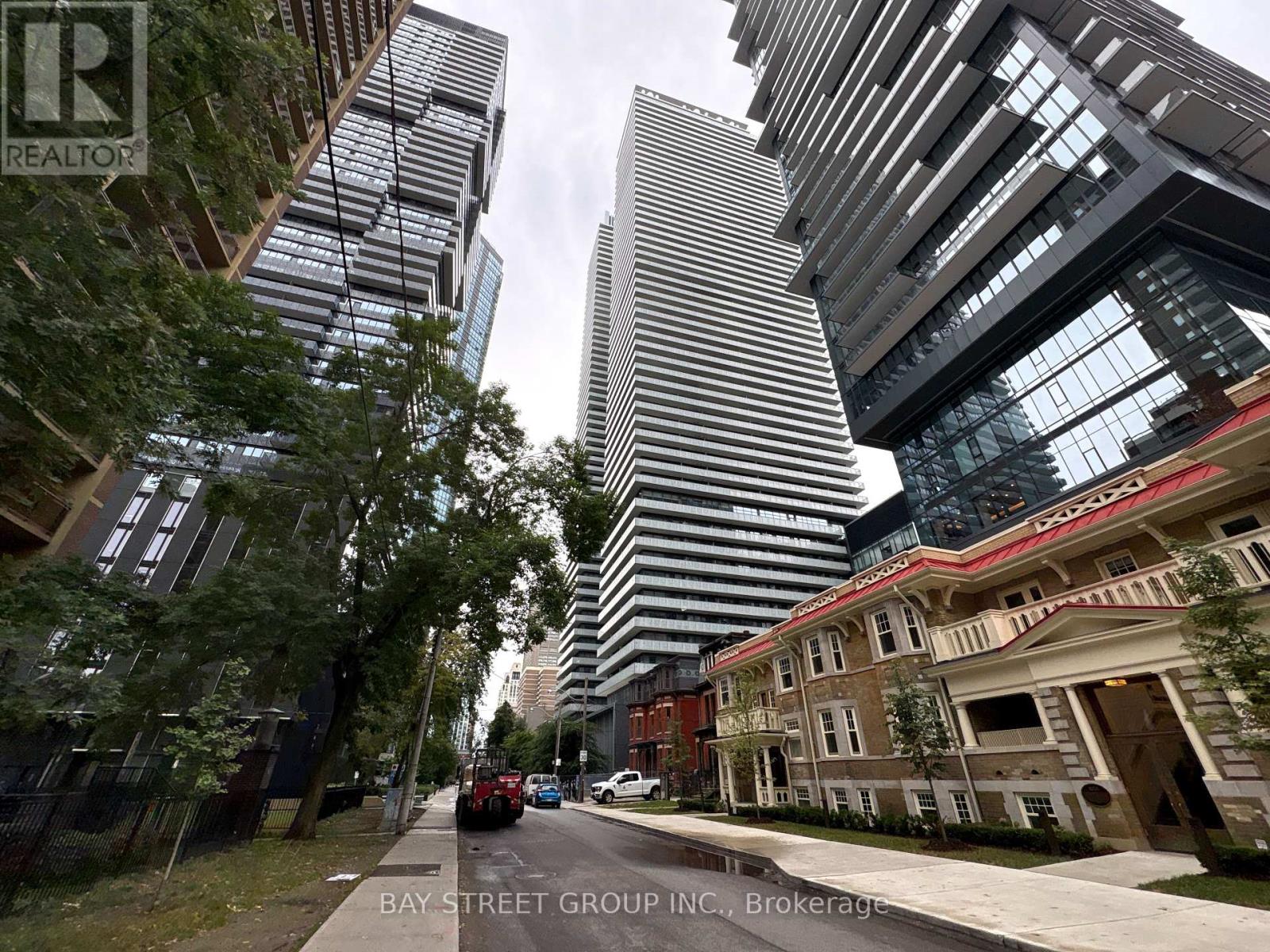 2710- 50 Charles Street East, Toronto, ON