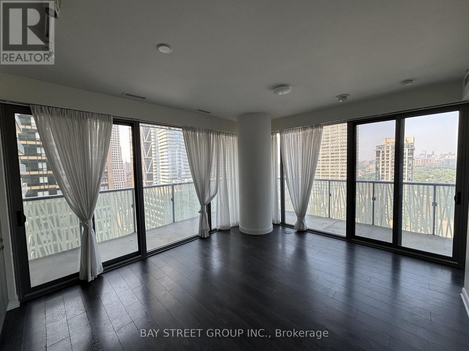 2710- 50 Charles Street East, Toronto, ON photo 2