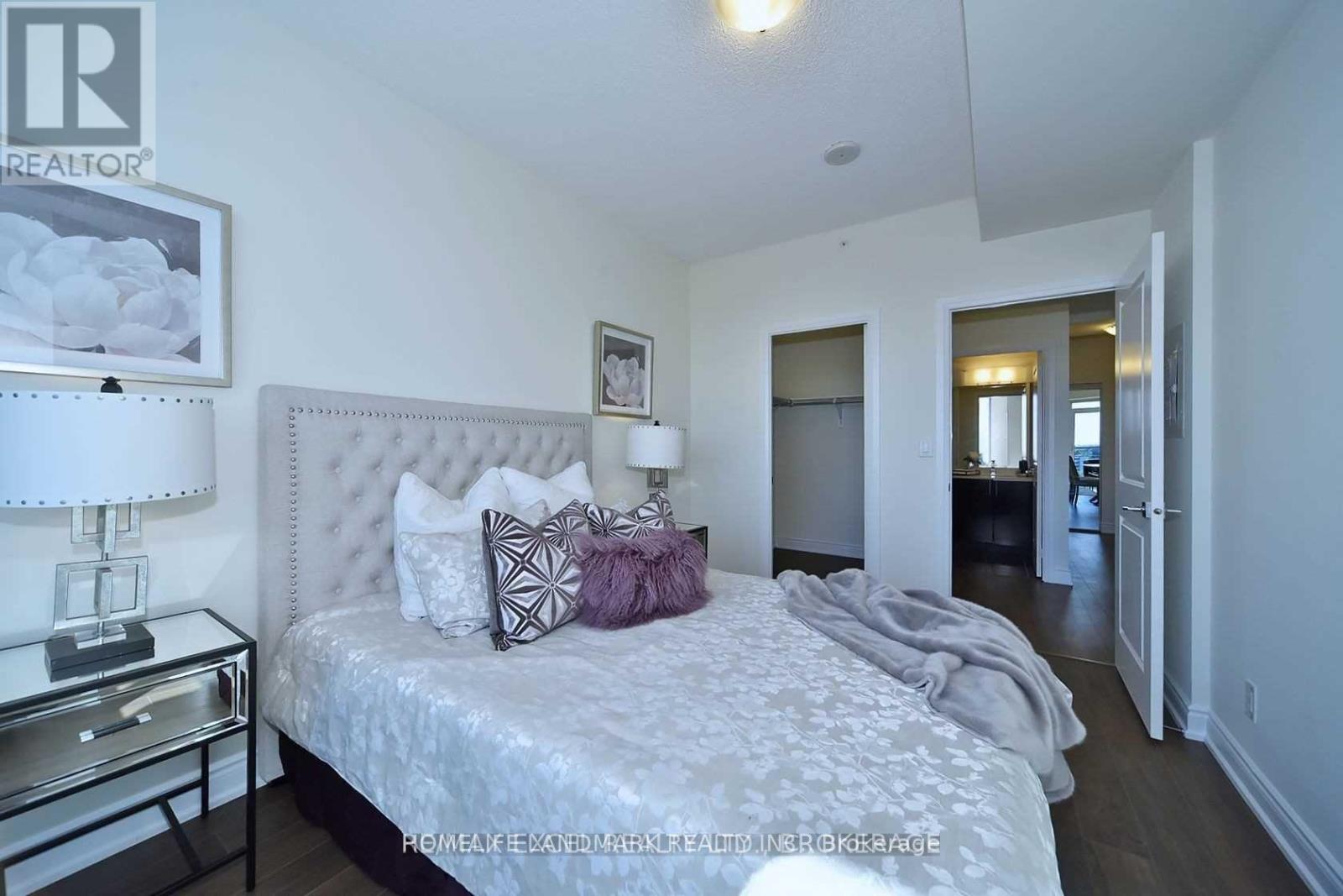 7167 Yonge Street — photo 16