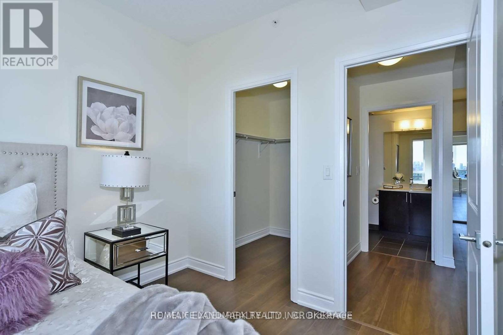 7167 Yonge Street — photo 13