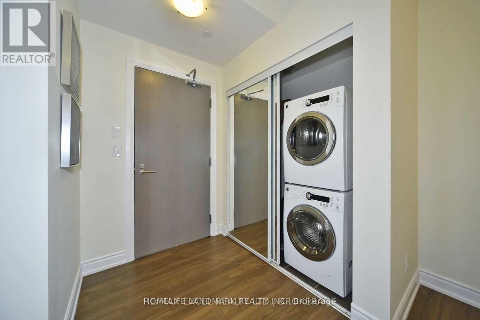 7167 Yonge Street — photo 23
