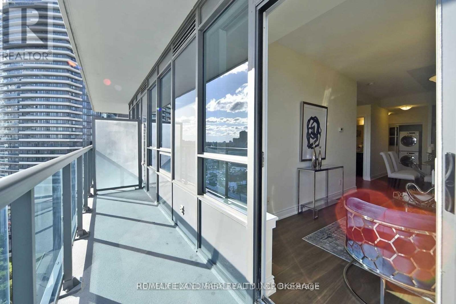 7167 Yonge Street — photo 33