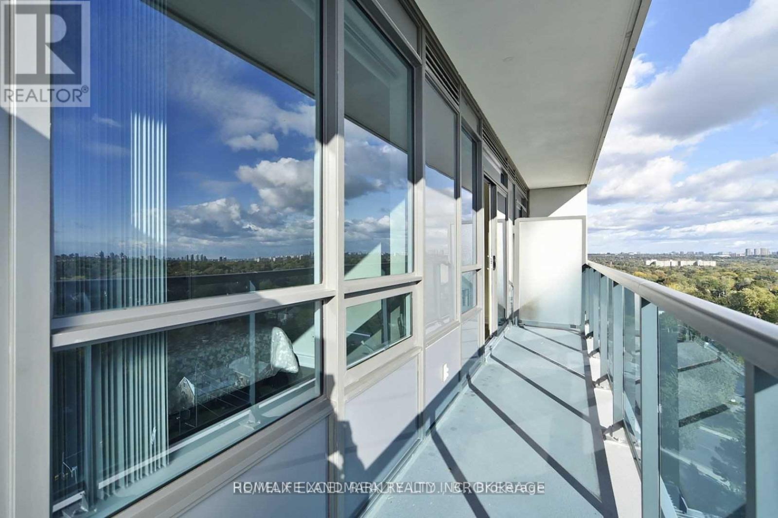7167 Yonge Street — photo 34