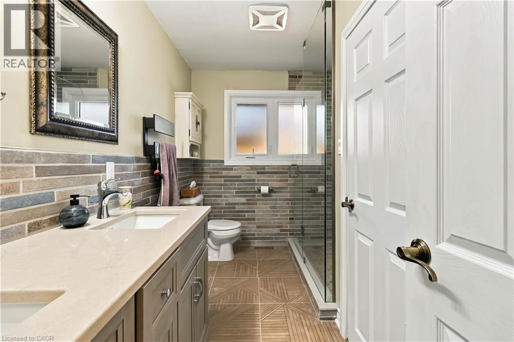 687 JAMES Street - Image 19