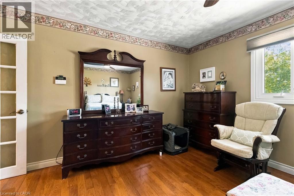 687 JAMES Street - 23