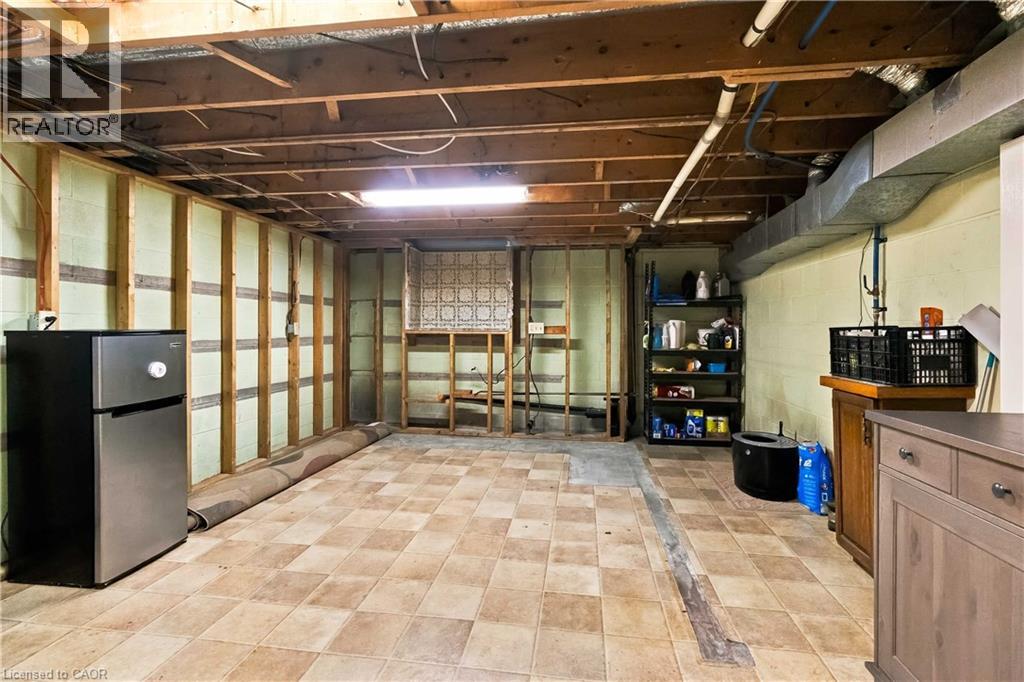 687 JAMES Street - Image 31