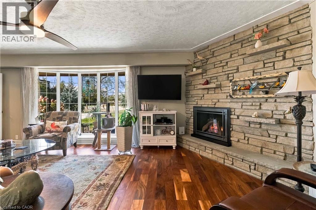 687 JAMES Street - Image 11