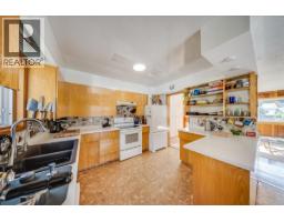 Full bathroom - 1614 Cook Avenue, Rossland, BC V0G1Y0 Photo 11