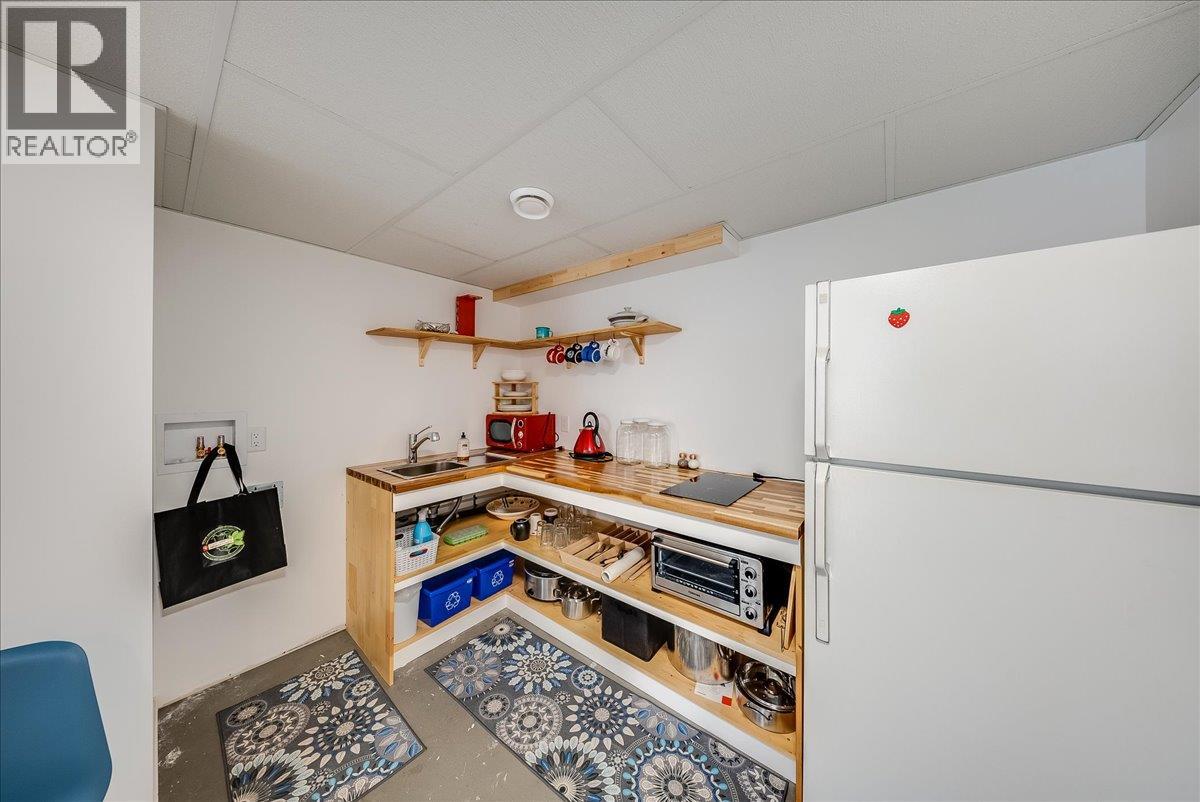 1614 Cook Avenue, Rossland - Image 1