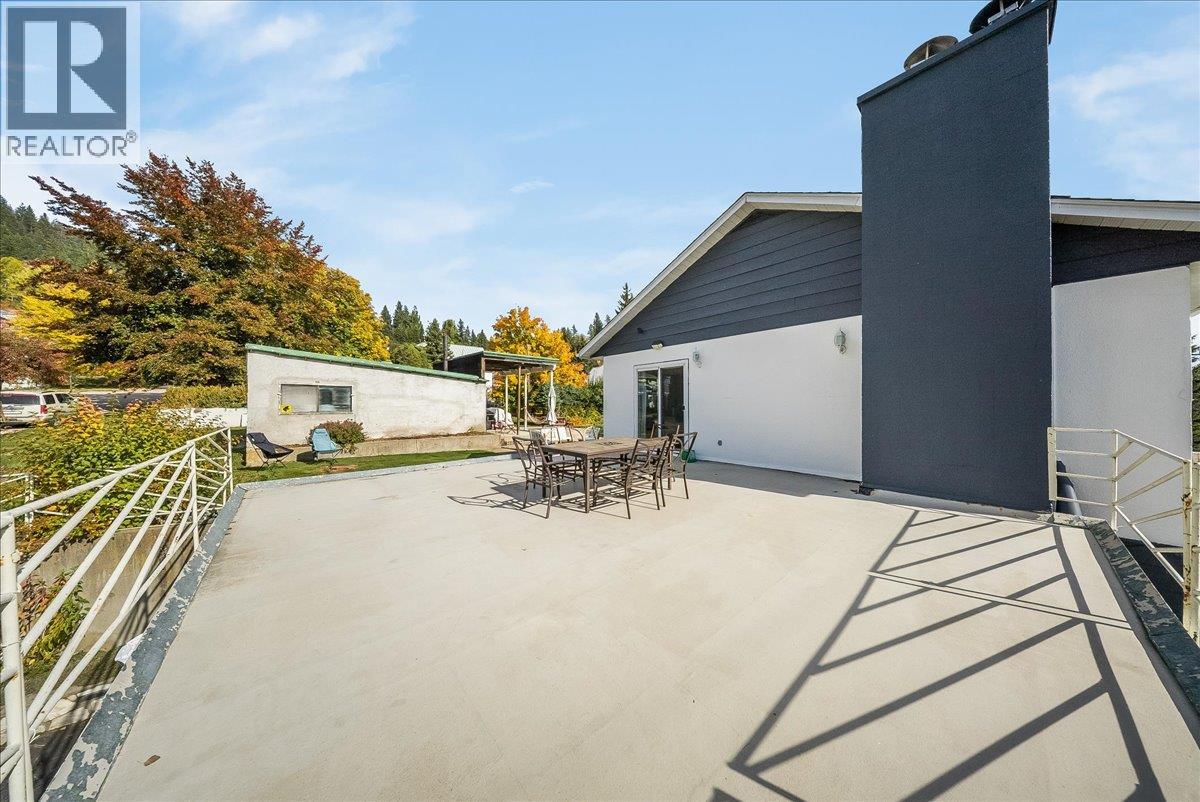 1614 Cook Avenue, Rossland - Image 1
