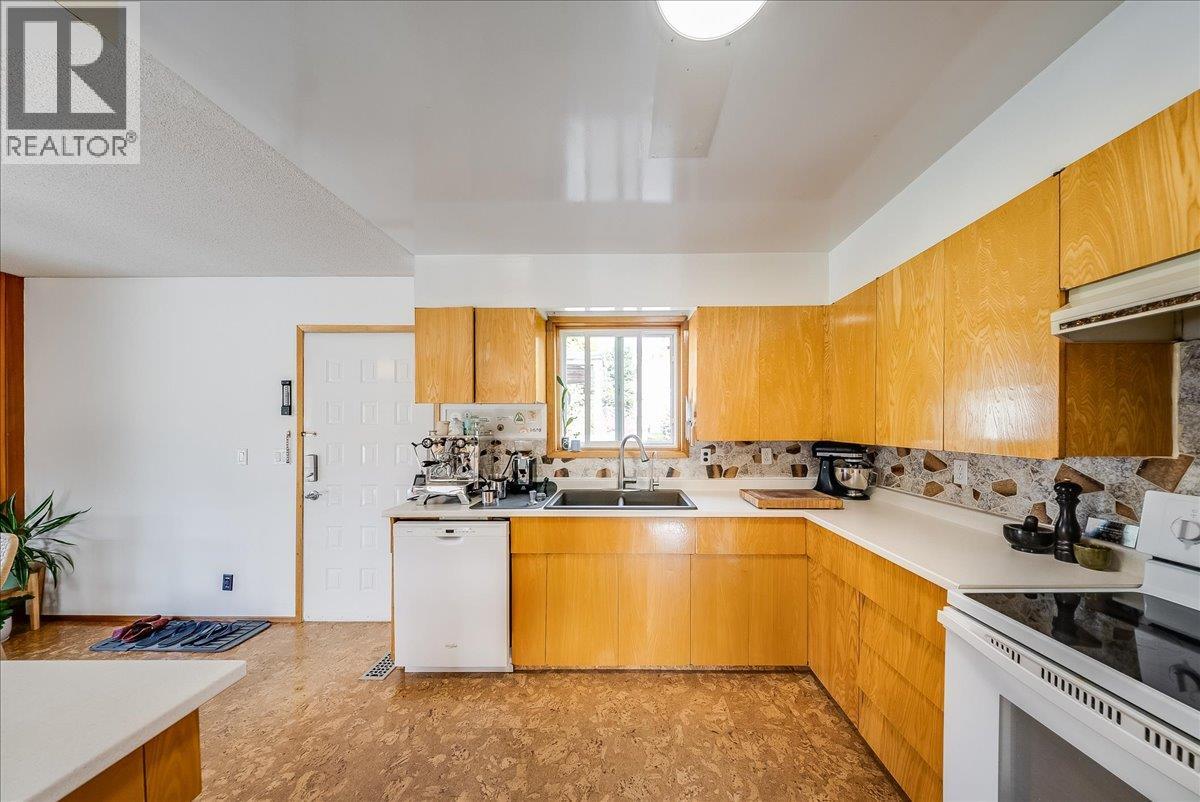 1614 Cook Avenue, Rossland - Image 1