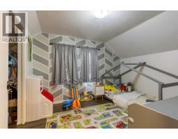 447 20 Street N - photo 22