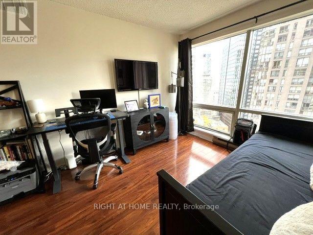 #2111 1001 BAY STREET - 21