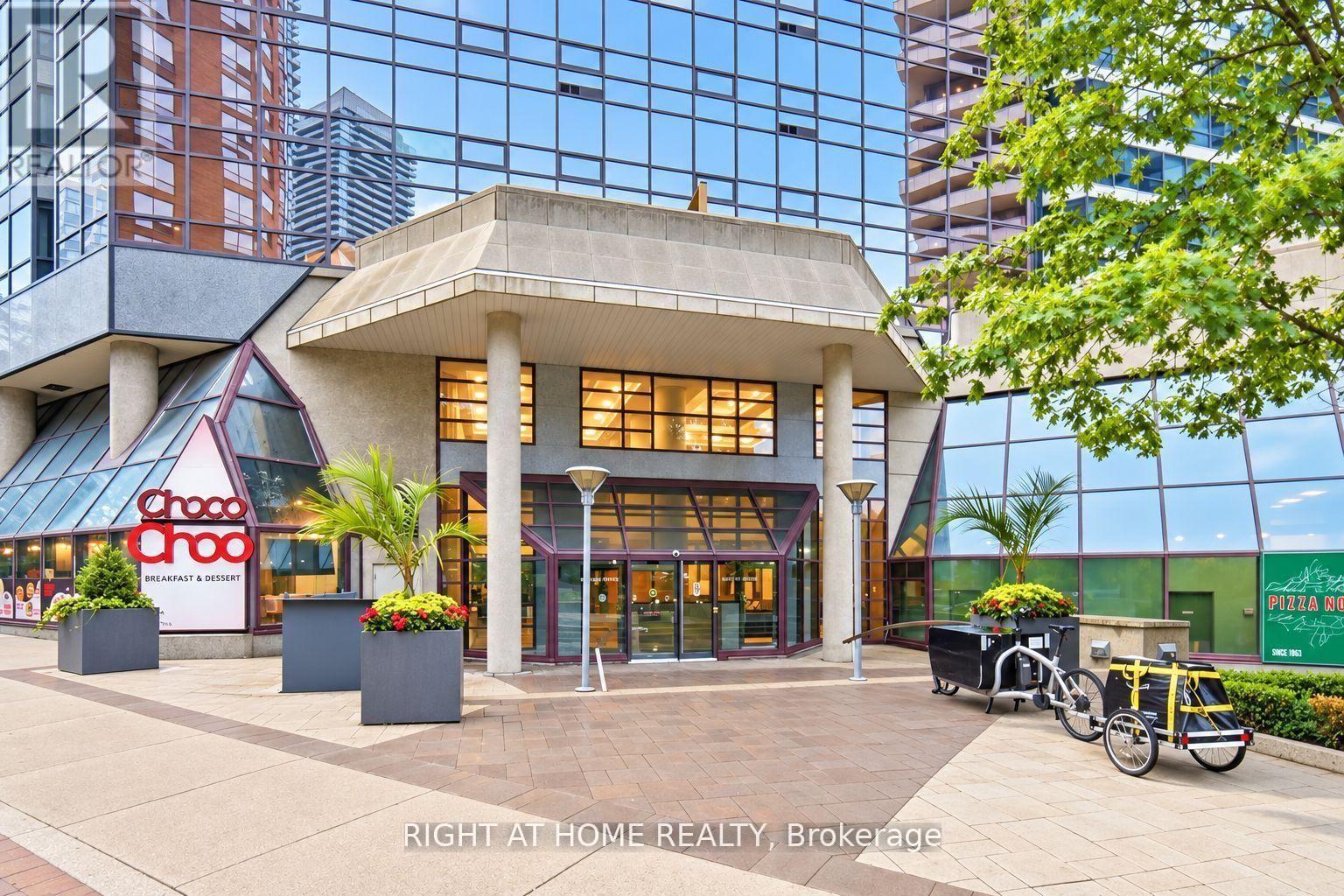 2111- 1001 Bay Street, Toronto, ON photo 3
