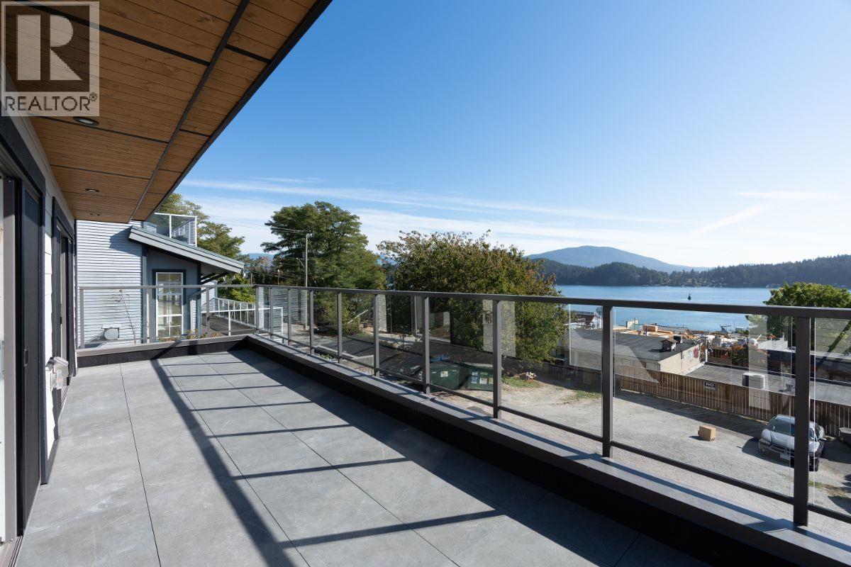 102 524 S FLETCHER ROAD, Gibsons - Image 1