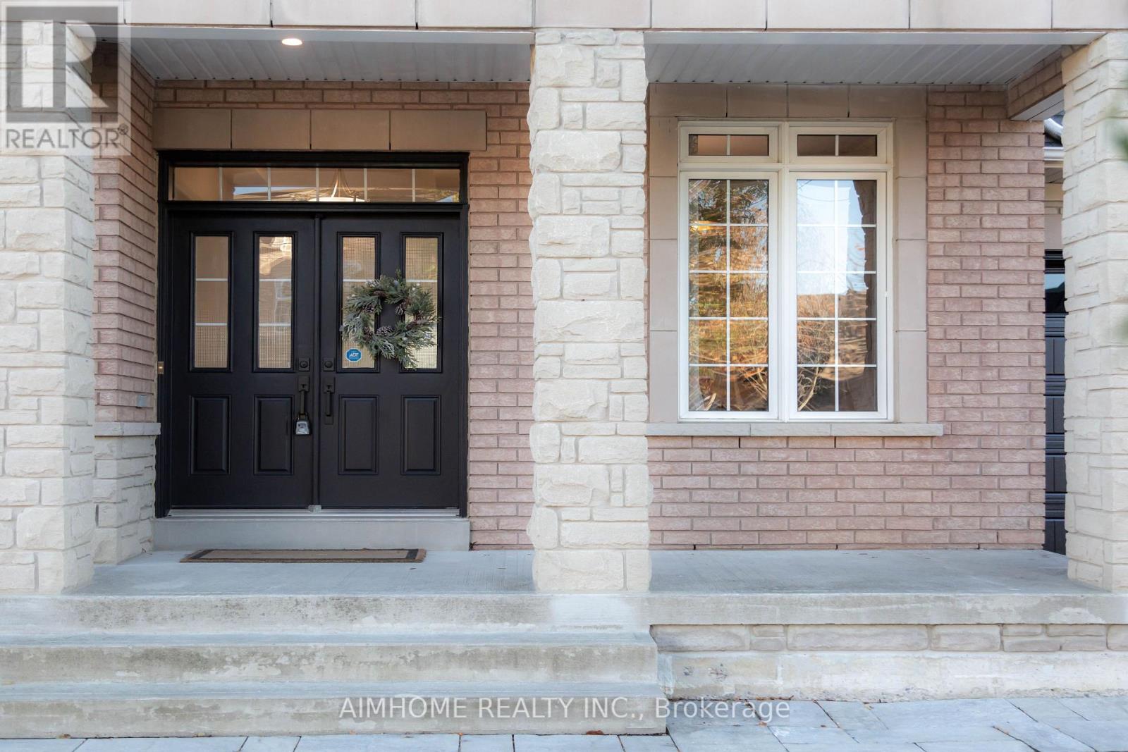11 Alpaca Drive, Richmond Hill, ON photo 3