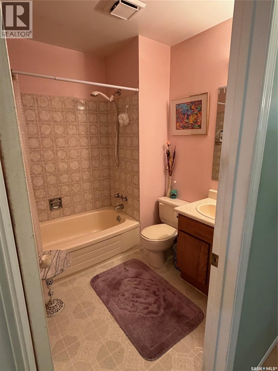 422 MANNING LANE, Saskatoon Saskatchewan — photo 9