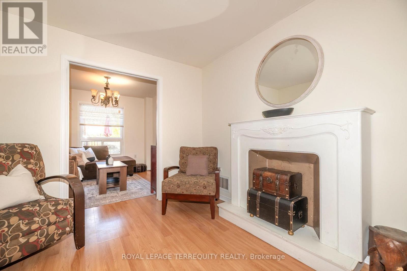 5 Heaver Drive, Whitby, ON photo 2