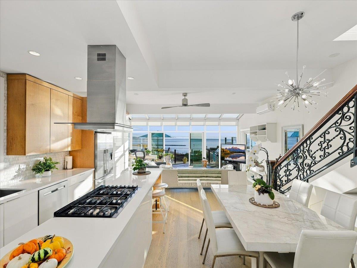 15068 VICTORIA AVENUE, White Rock