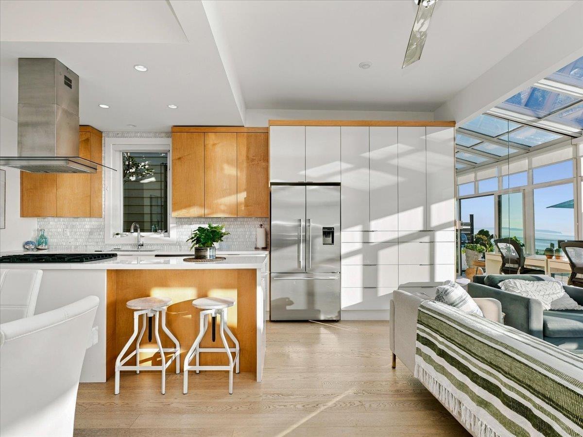 15068 VICTORIA AVENUE, White Rock