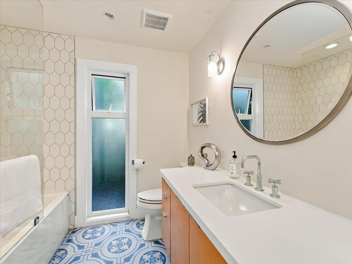 15068 VICTORIA AVENUE, White Rock