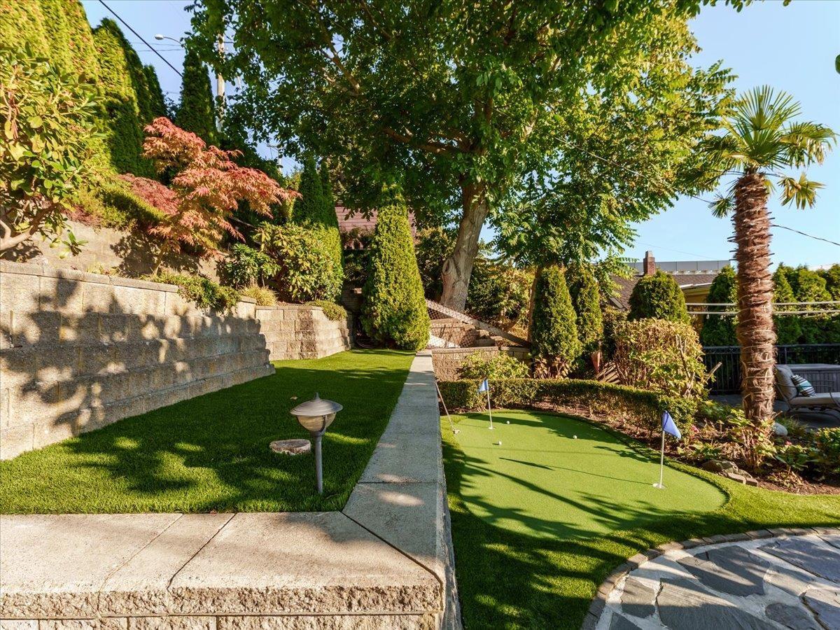 15068 VICTORIA AVENUE, White Rock