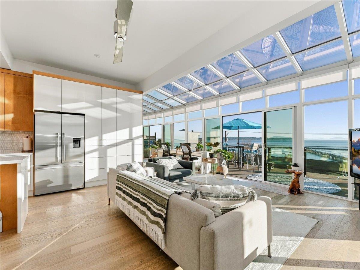 15068 VICTORIA AVENUE, White Rock