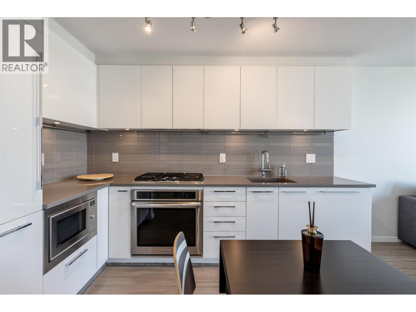 2008 6658 DOW AVENUE, Burnaby - Image 1