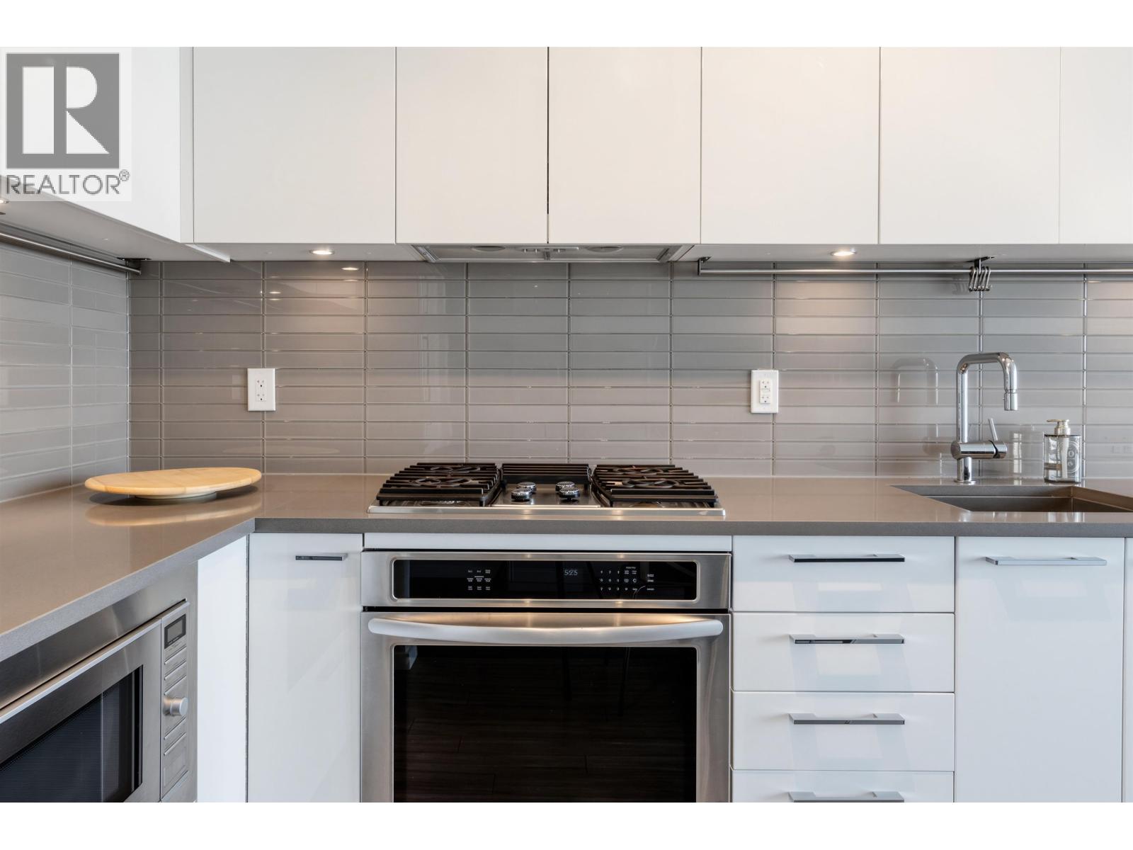 2008 6658 DOW AVENUE, Burnaby - Image 1